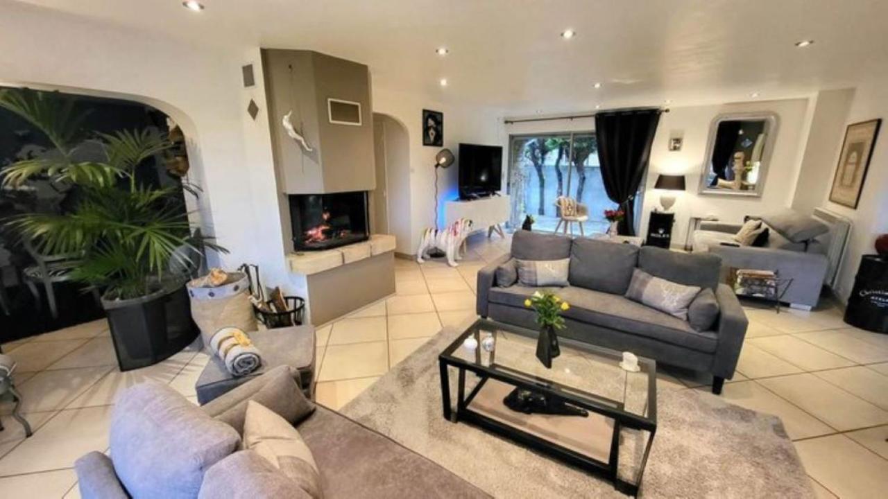Villa Raffaella Les Albres ภายนอก รูปภาพ